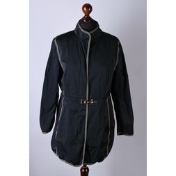 Button up fastening, pockets.